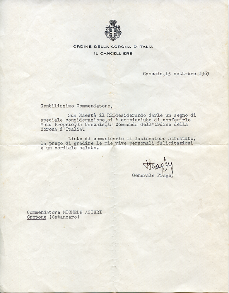 Conferimento a Michele Asturi della Commenda dell'Ordine della Corona d'Italia da parte di Umberto di Savoia