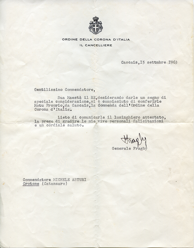 Conferimento a Michele Asturi della Commenda dell'Ordine della Corona d'Italia da parte di Umberto di Savoia